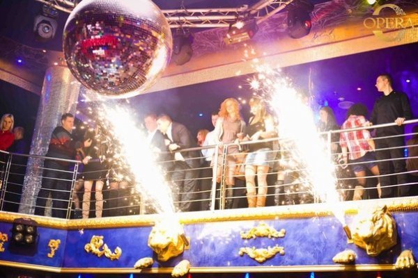 Чоловічий стриптиз у луцькому клубі. ФОТО