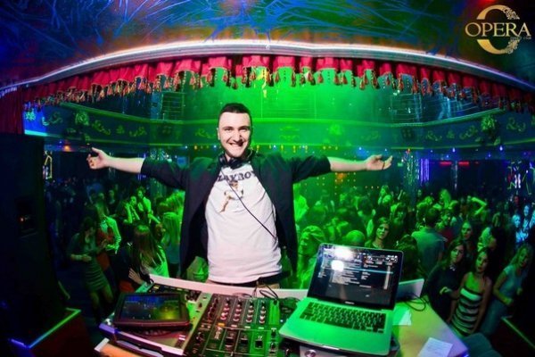 Чоловічий стриптиз у луцькому клубі. ФОТО