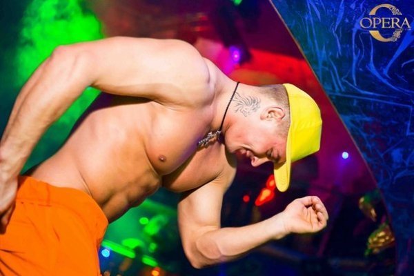 Чоловічий стриптиз у луцькому клубі. ФОТО