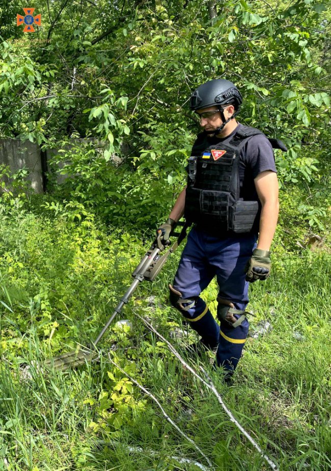 Волинські піротехніки продовжують розміновувати Донеччину. ФОТО