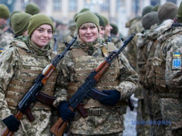 У ЗСУ проходять службу понад 40 тисяч жінок, 5000 із них –  на передовій