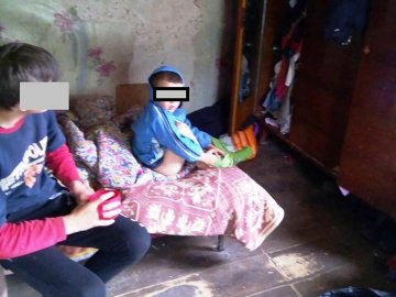 Посеред сміття: в яких умовах мешкають діти