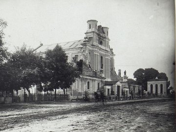 Показали волинський костел на сторічній світлині