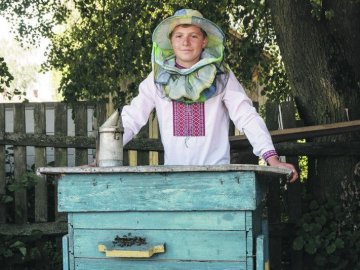 «Недитяче» захоплення: 14-річний волинянин займається бджолярстом. ФОТО. ВІДЕО