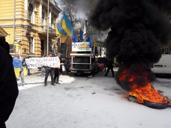 Луцькі автомайданівці протестують біля Адміністрації Президента. ФОТО. ВІДЕО