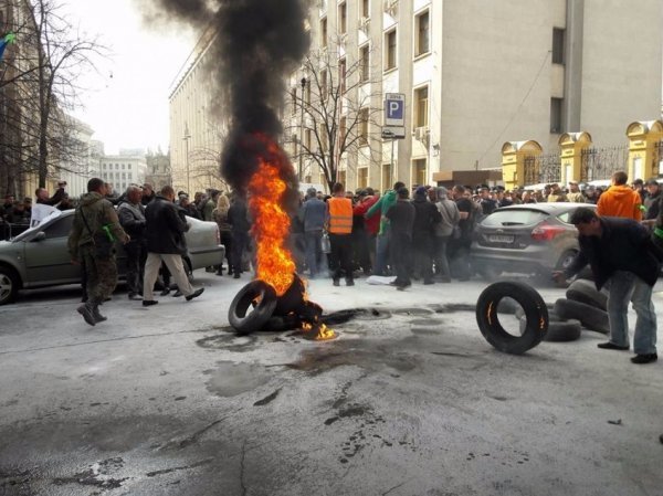 Луцькі автомайданівці протестують біля Адміністрації Президента. ФОТО. ВІДЕО
