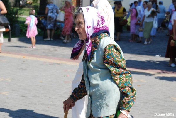 Як у Луцьку святили яблука та мед. ФОТО