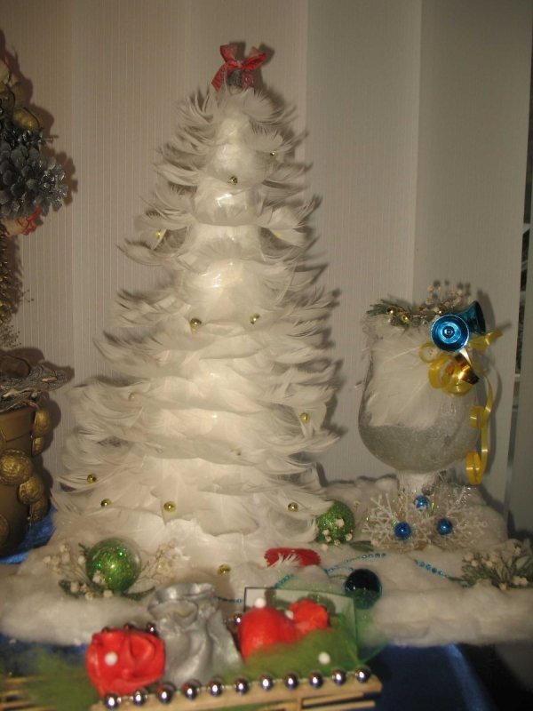 На Волині зробили ялинку з пір’я. ФОТО