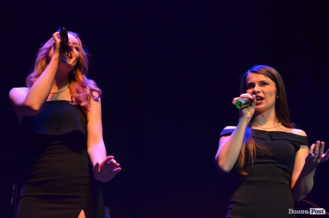 Новорічні хіти та казкова енергетика: як лучан розважали LeoBand Orchestra. ФОТОРЕПОРТАЖ