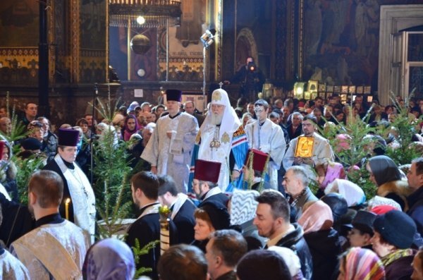 У храмах розпочалися різдвяні богослужіння. ФОТО