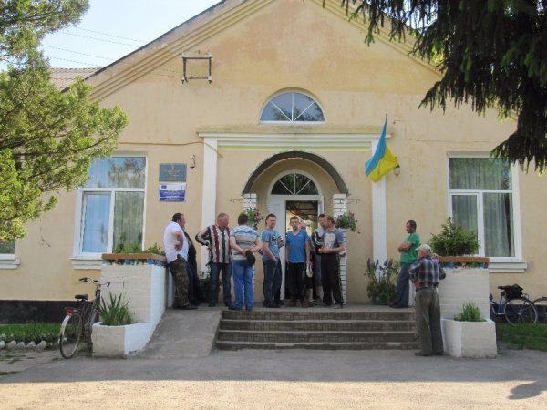 Скандал з перейменуванням: селяни не хочуть, щоб їхнє село назвали на честь загиблого військового. ФОТО. ВІДЕО