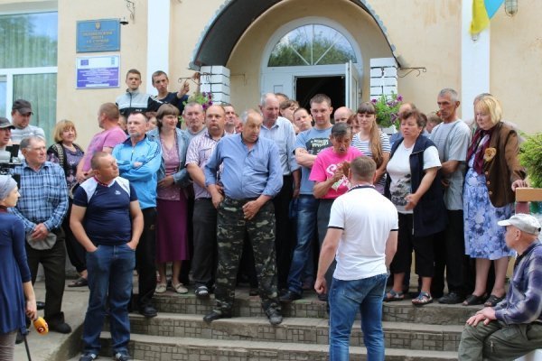 Скандал з перейменуванням: селяни не хочуть, щоб їхнє село назвали на честь загиблого військового. ФОТО. ВІДЕО