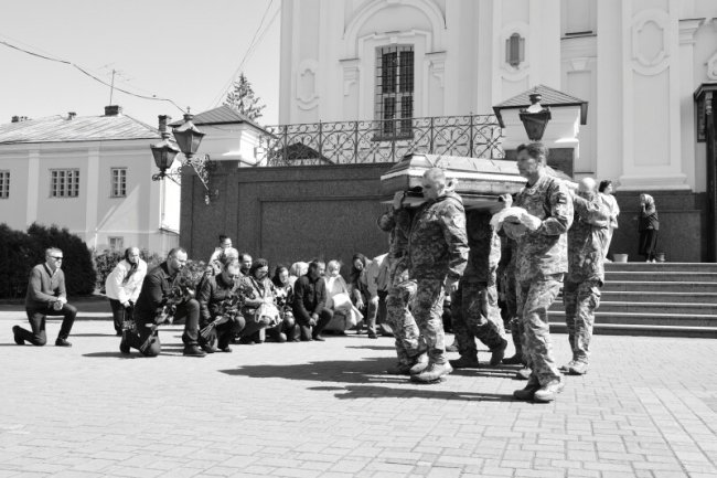 Лучани провели в останню дорогу загиблого Героя Руслана Собуцького