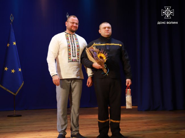 Волинських рятувальників нагородили до Дня Державного прапора України 