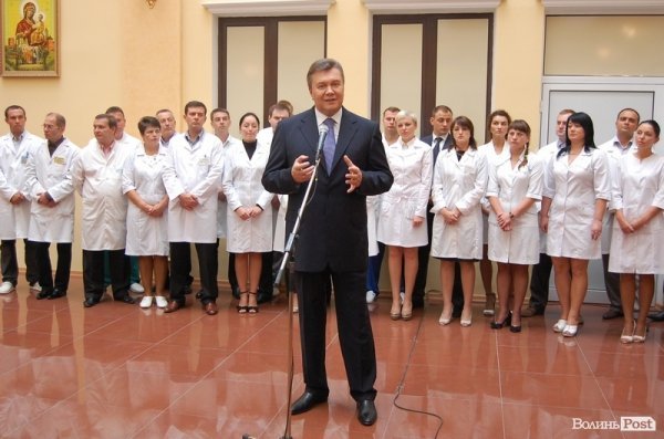 Янукович відвідав Волинську обласну клінічну лікарню. ФОТО