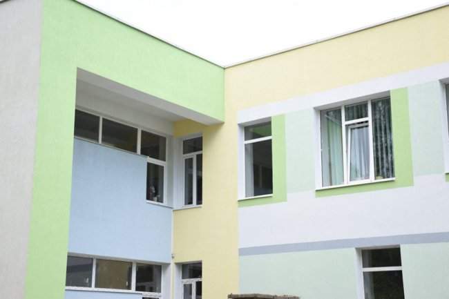 У Луцьку завершують капремонт фасаду дитячої художньої школи. ФОТО