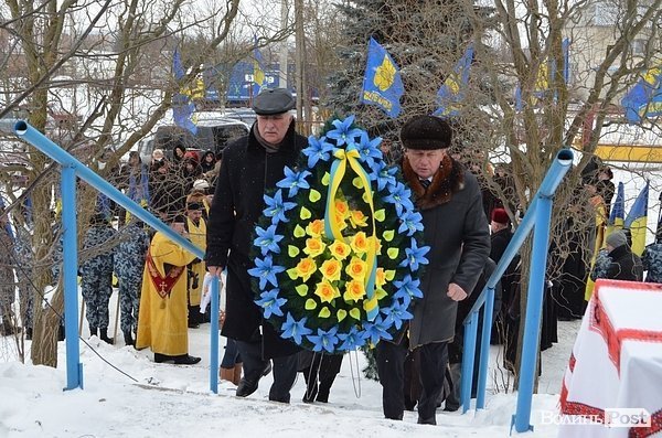 У Луцьку вшанували героїв Крут. ФОТО