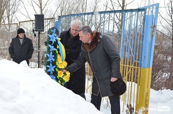 У Луцьку вшанували героїв Крут. ФОТО
