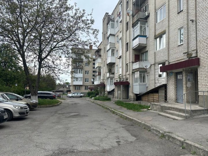 У Луцьку мешканці просять відремонтувати двір на вулиці В’ячеслава Хурсенка
