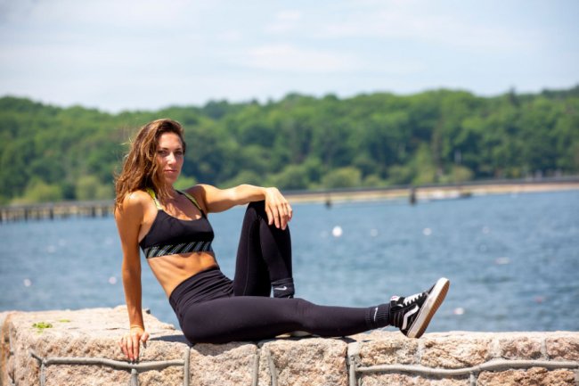 Чому поліестер найкращий матеріал для спортивного одягу: відповідають експерти*