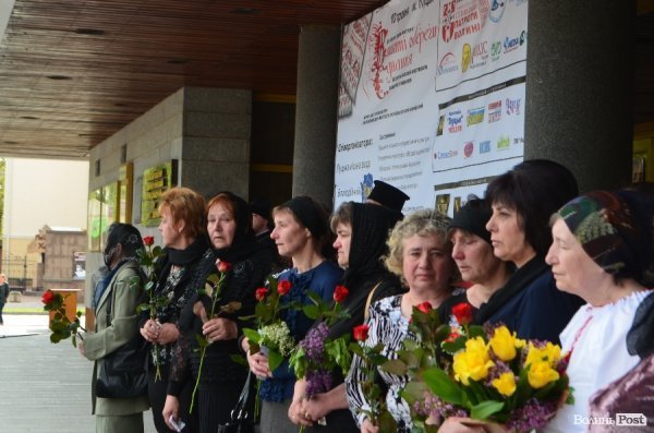 У Луцьку привітали матерів, чиї сини загинули в АТО