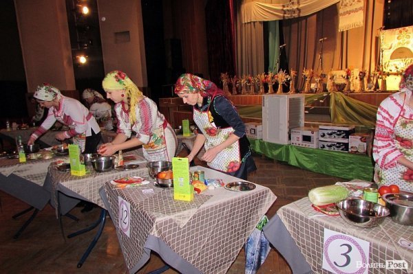 Смаколики для воїнів АТО готували у Володимирі-Волинському. ФОТО