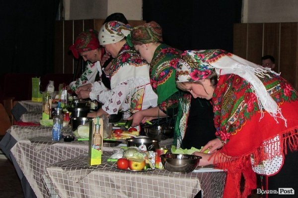 Смаколики для воїнів АТО готували у Володимирі-Волинському. ФОТО