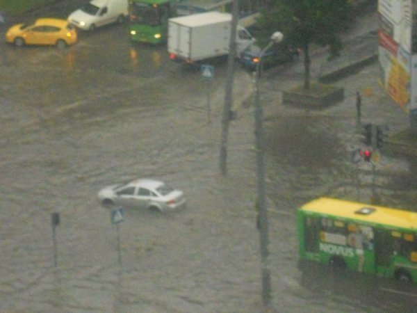 В місті Рівне - потоп.ФОТО.ВІДЕО