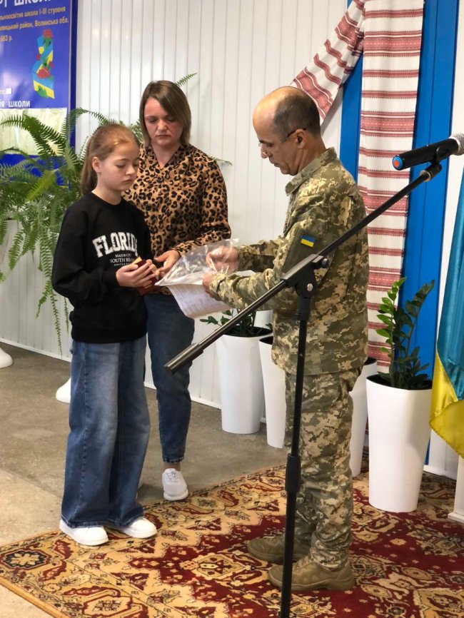 На Волині рідним зниклого безвісти морпіха вручили його нагороду. ФОТО