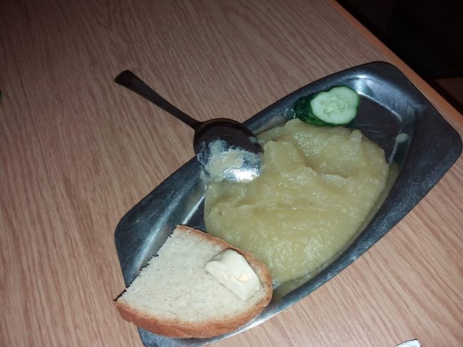 Луцька журналістка показала, як годують в обласній лікарні