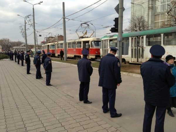 Як у Харкові блокують «Вставай, Україно!». ФОТО. ВІДЕО
