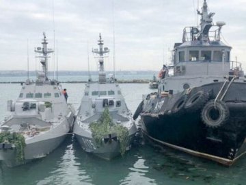 Зняли всі прилади і залатали дірку: Росія повертає Україні захоплені кораблі 