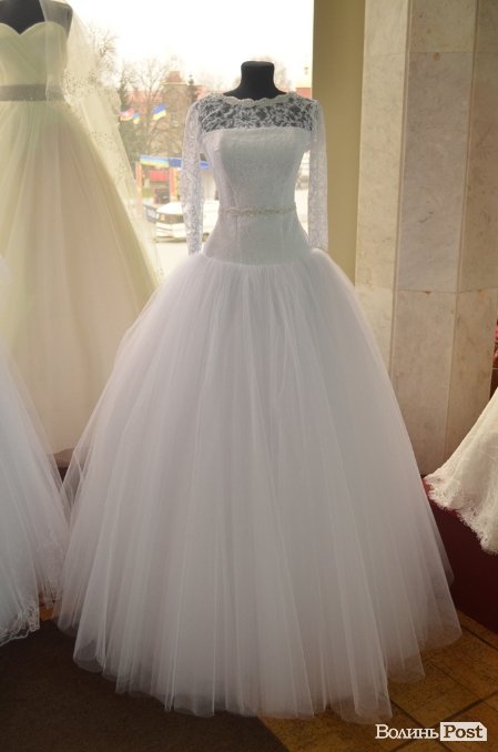 У Луцьку показали «весілля по-новому». ФОТО