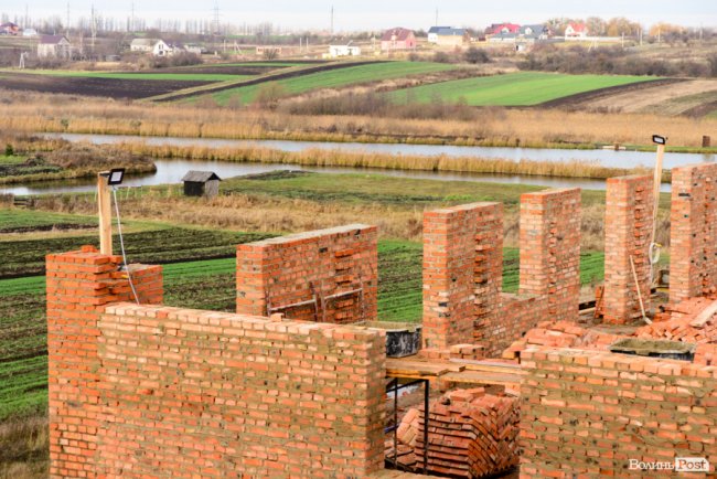 На «Олімпі» завершують будівництво «щасливого будинку»*. ФОТО