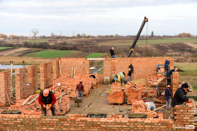 На «Олімпі» завершують будівництво «щасливого будинку»*. ФОТО