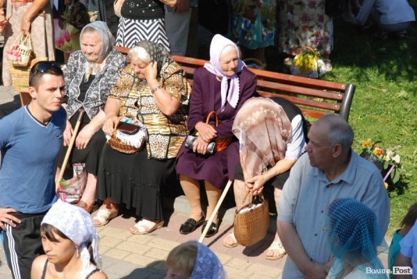 Як у Луцьку святили яблука та мед. ФОТО