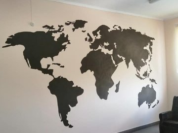 У селі поблизу Луцька оригінально розмалювали школу. ФОТО