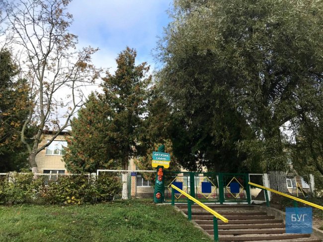 Взяв телевізор, гроші та солодощі: на Волині невідомий вдерся до дитсадка. ФОТО