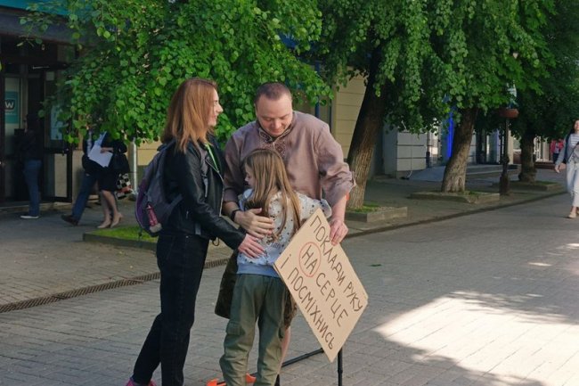 Боєць-штурмовик з ампутацією організовує зустрічі з луцькими школярами