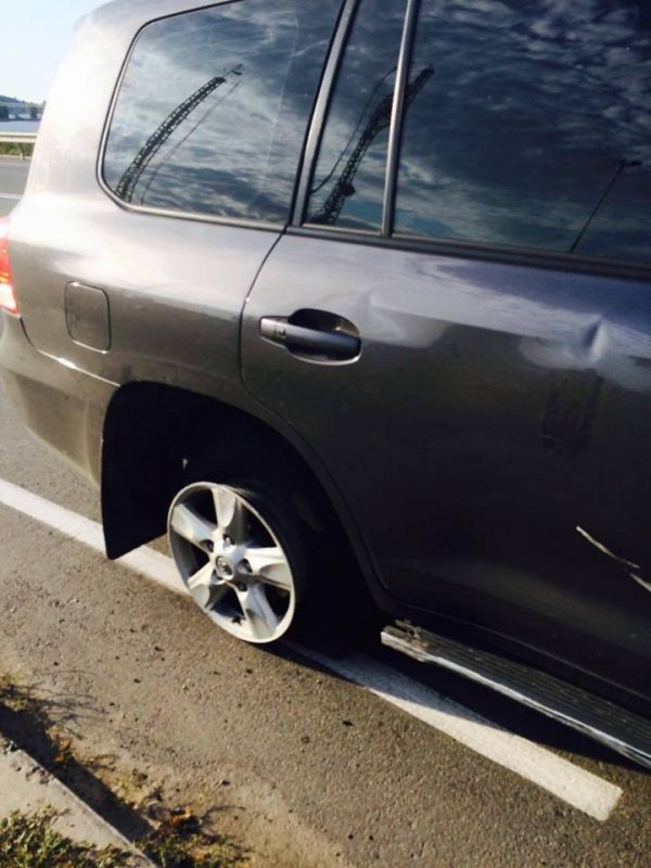 Під Києвом п'яна жінка на позашляховику ледь не вбила людей, тікаючи з місця ДТП. ФОТО. ВІДЕО