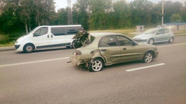 Під Києвом п'яна жінка на позашляховику ледь не вбила людей, тікаючи з місця ДТП. ФОТО. ВІДЕО