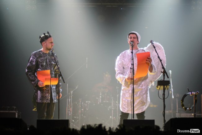 Гурт «Танок на Майдані Конґо» приїхав у Луцьк із вертепом. ФОТО