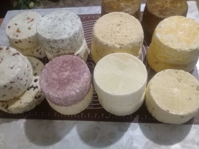 Волинянка робить сир, яким свого часу любив смакувати Мікеланджело