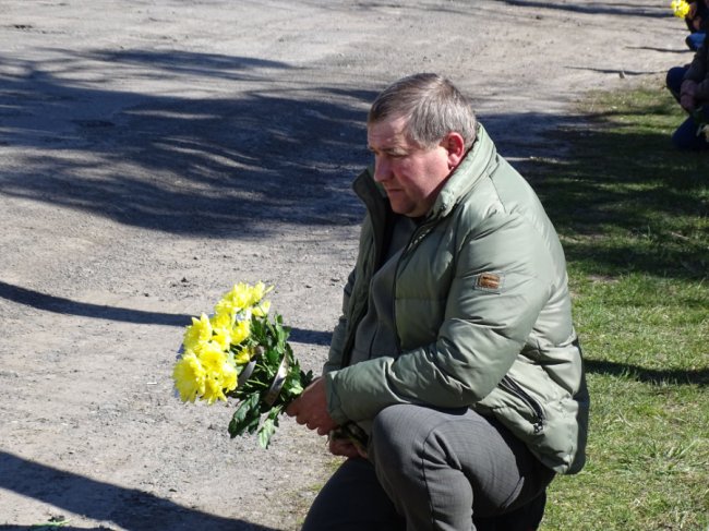 Навколішки проводжала уся громада: на Волині попрощалися із полеглим за Україну воїном