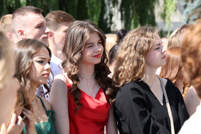 Вручення медалей випускникам у Луцьку: як це було