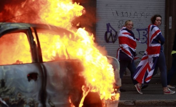 В Ірландії ‒ сутички між католиками та протестантами. ФОТО. ВІДЕО