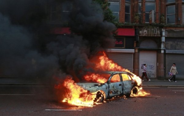 В Ірландії ‒ сутички між католиками та протестантами. ФОТО. ВІДЕО