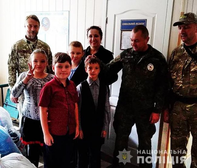 Волинські поліцейські провідали дітей в інтернаті на Донбасі. ФОТО