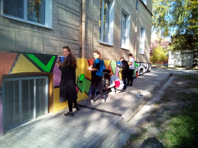 У Володимирі діти розмалювали художню школу. ФОТО