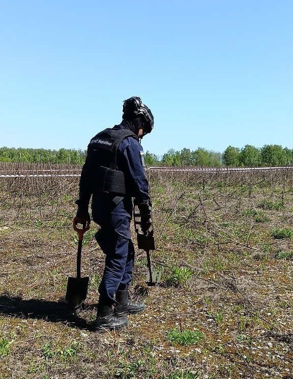 Волинські сапери розміновують Чернігівщину та Донеччину